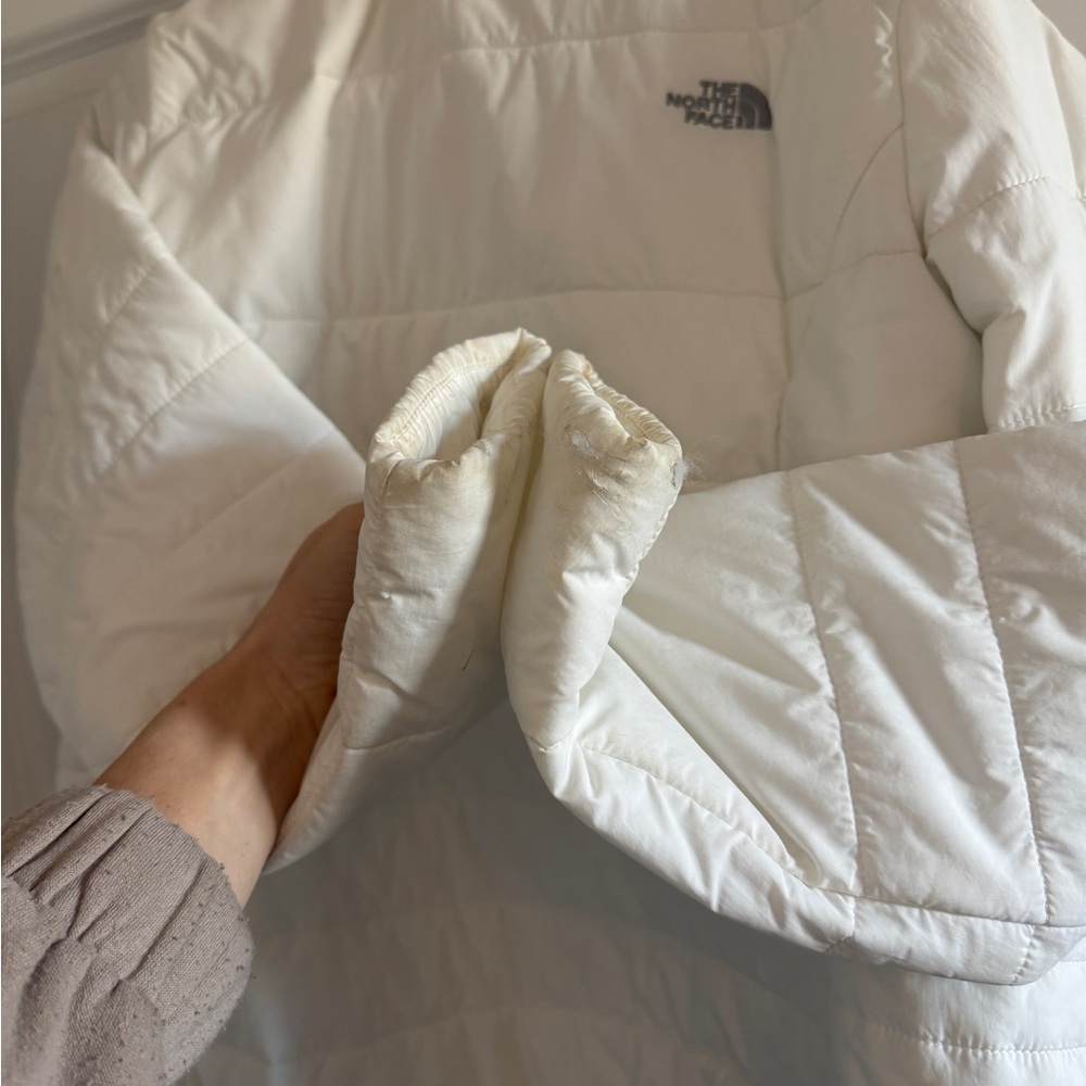 The North Face Women's Cream Puffer Jacket - Picture 5 of 5